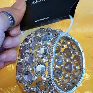 NWT Stretch Bling bracelet  SILVER TONE